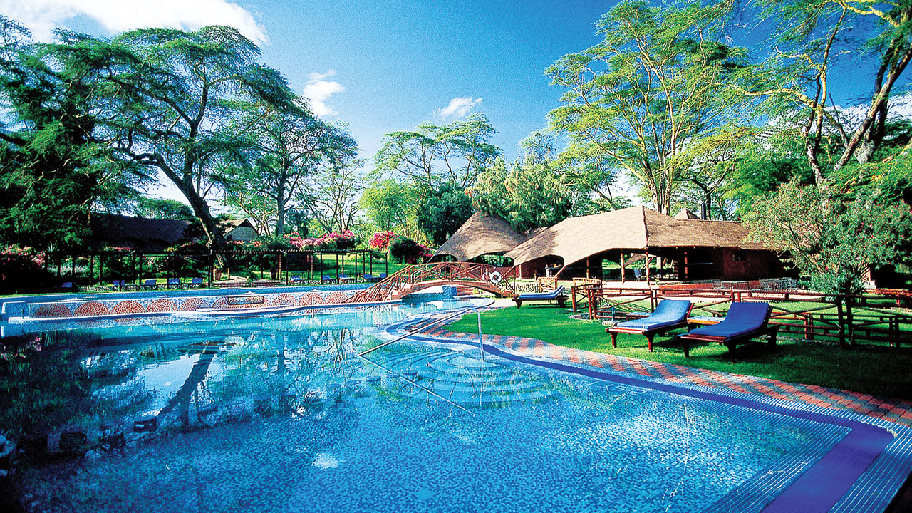 swimming-pool-and-gardens